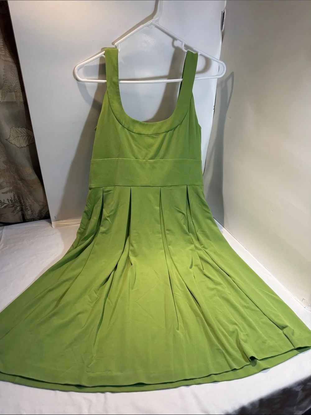 Donna Ricco Lime Green Pleated Midi Dress